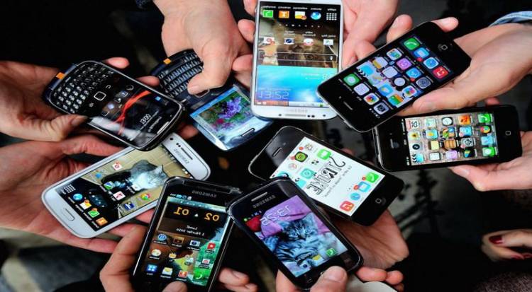 Tips Baterai Ponsel Awet Ketika dalam Perjalanan Jauh
